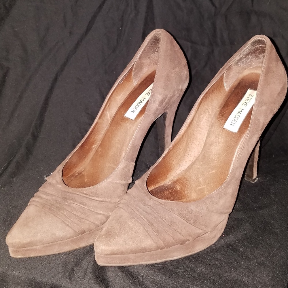 Brown closed toe pumps